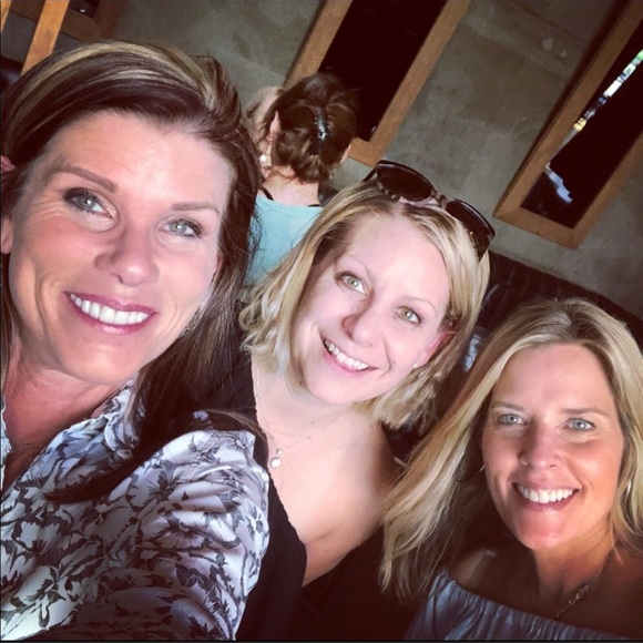 Glass of fashion & mold of form- WH Cooper - Picture 5 of 7